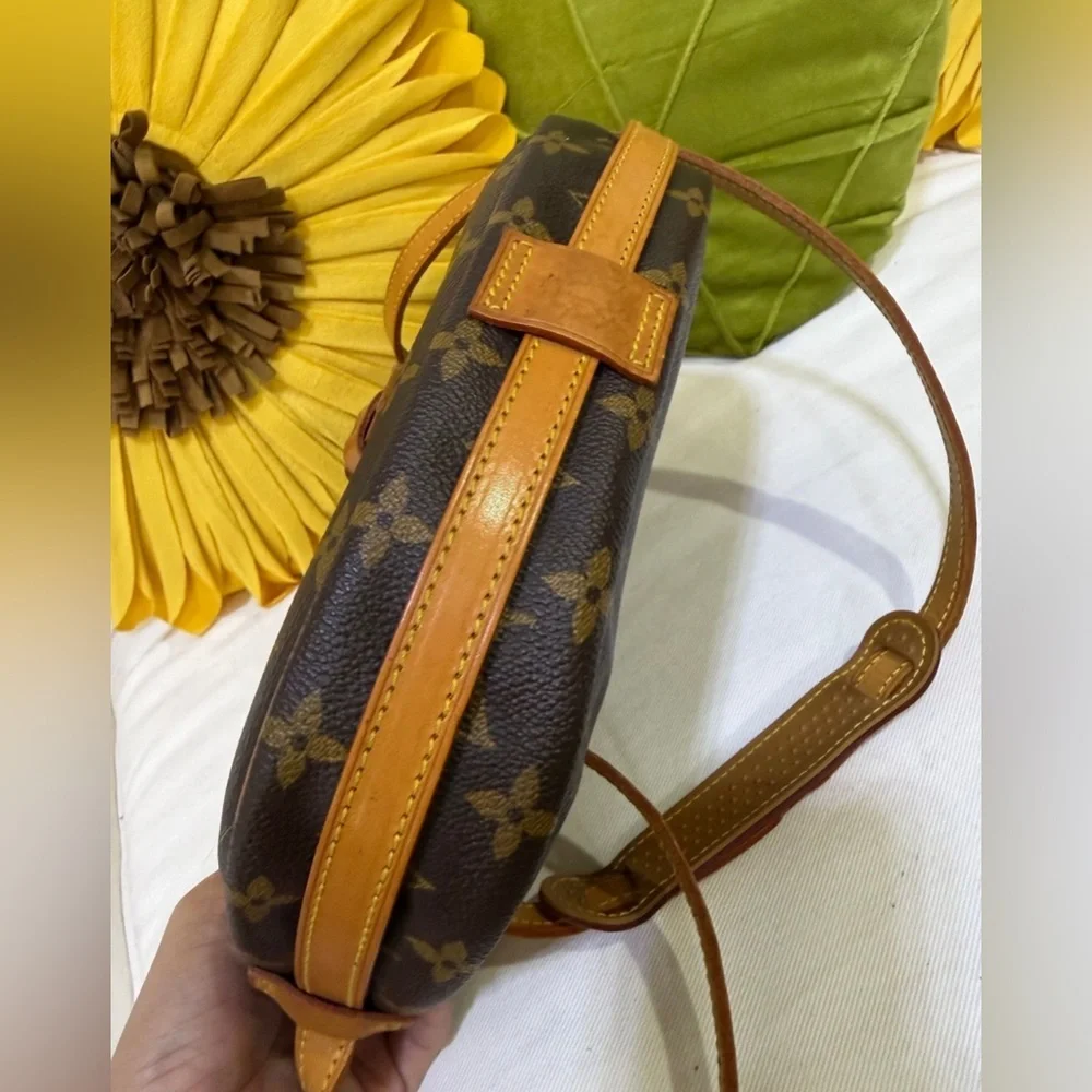 Louis Vuitton authentic JEAUNE FILLE mm Crossbody bag W/ COA EUC - Picture 3 of 4